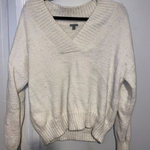 CHARLOTTE RUSSE white v neck cropped sweater